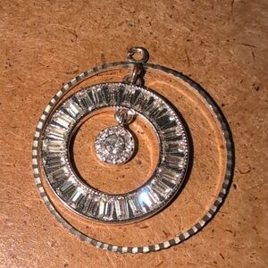 ❤️‍🔥10/$10❤️‍🔥 Silver Multi Rhinestone Circle Pendant